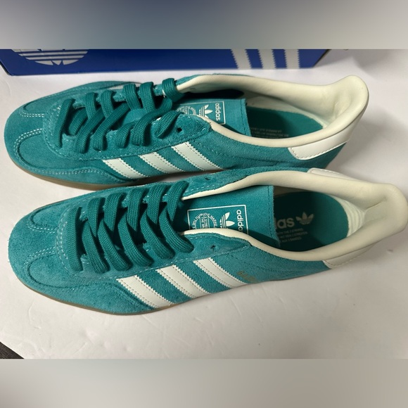 Men’s Adidas Gazelle Indoor Turquoise and White Sneakers Size 9 - Picture 2 of 5